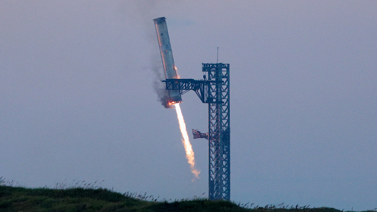 SpaceX's Super Heavy booster lands during SpaceX Starship's fifth flight test in Texas